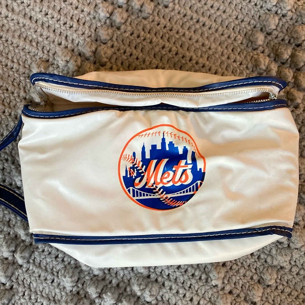 New York Mets white and blue insulated lunch box. Vintage!!